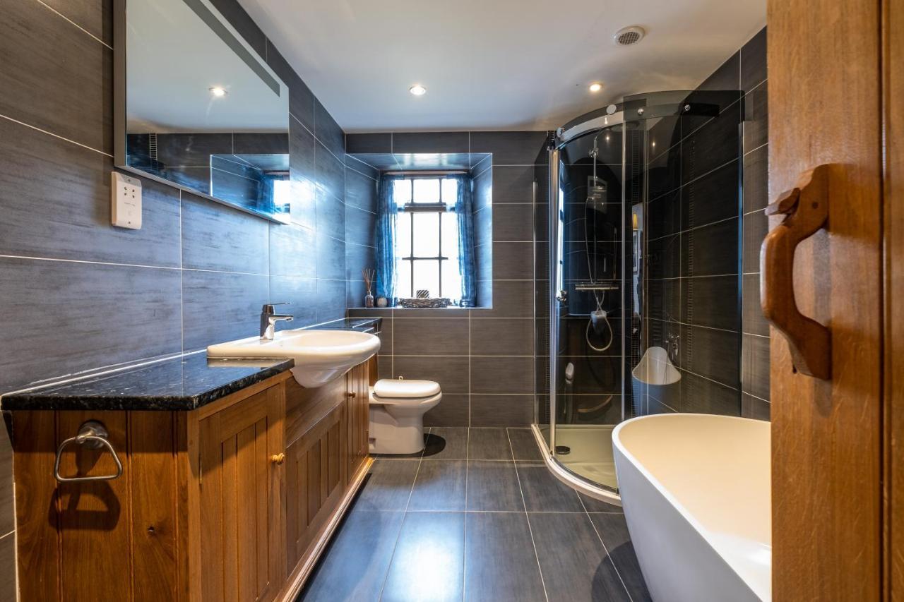 באונס-און-ווינדרמיר Stunning Cottage Grade 2 Listed With Parking And Hot Tub מראה חיצוני תמונה