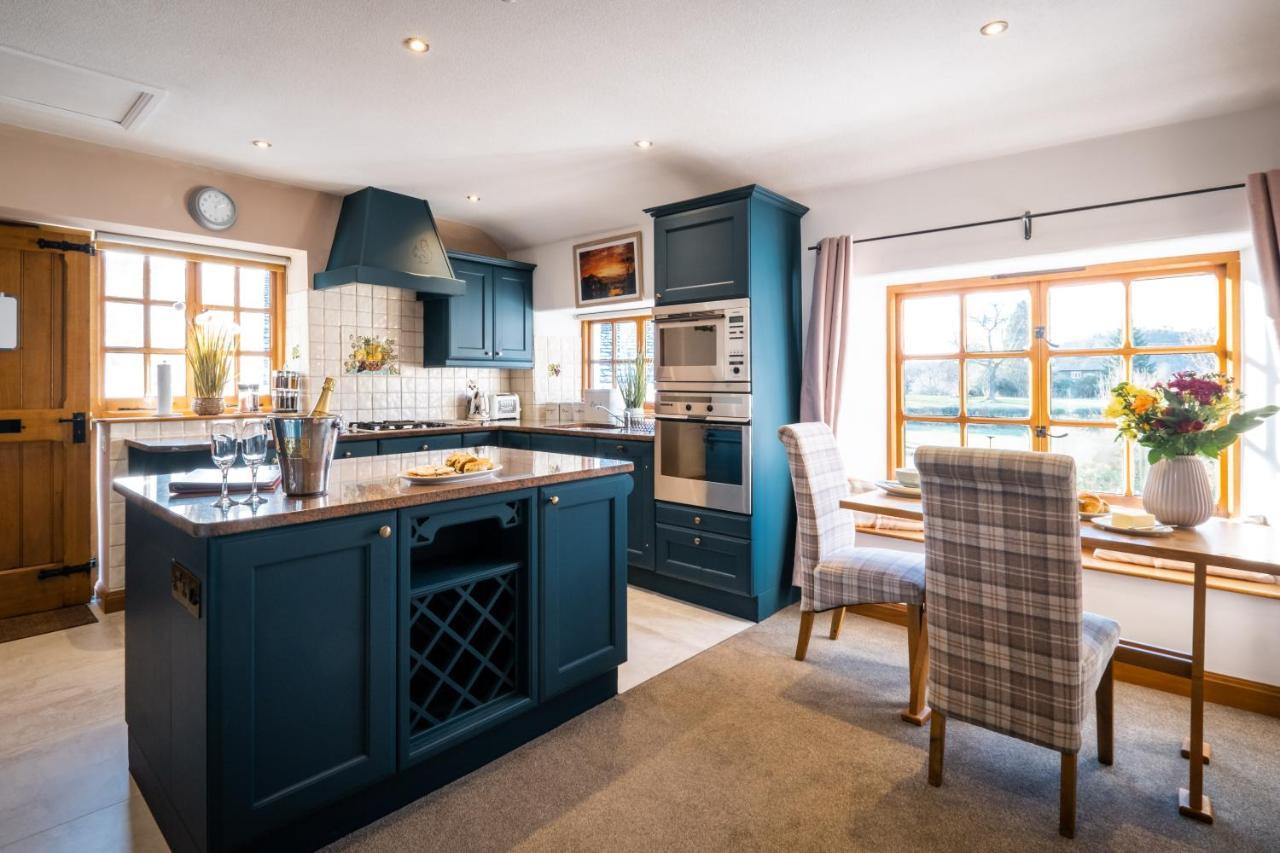 באונס-און-ווינדרמיר Stunning Cottage Grade 2 Listed With Parking And Hot Tub מראה חיצוני תמונה
