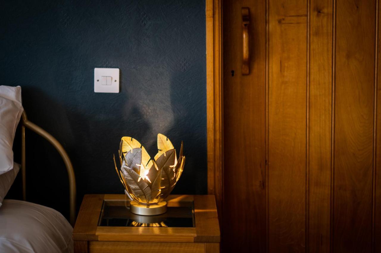 באונס-און-ווינדרמיר Stunning Cottage Grade 2 Listed With Parking And Hot Tub מראה חיצוני תמונה