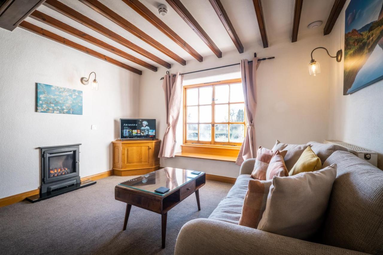 באונס-און-ווינדרמיר Stunning Cottage Grade 2 Listed With Parking And Hot Tub מראה חיצוני תמונה