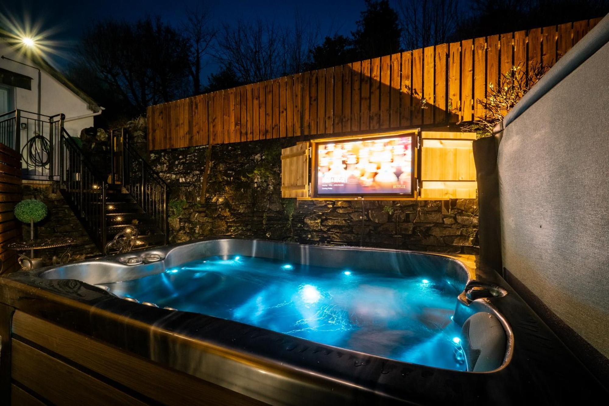 באונס-און-ווינדרמיר Stunning Cottage Grade 2 Listed With Parking And Hot Tub מראה חיצוני תמונה