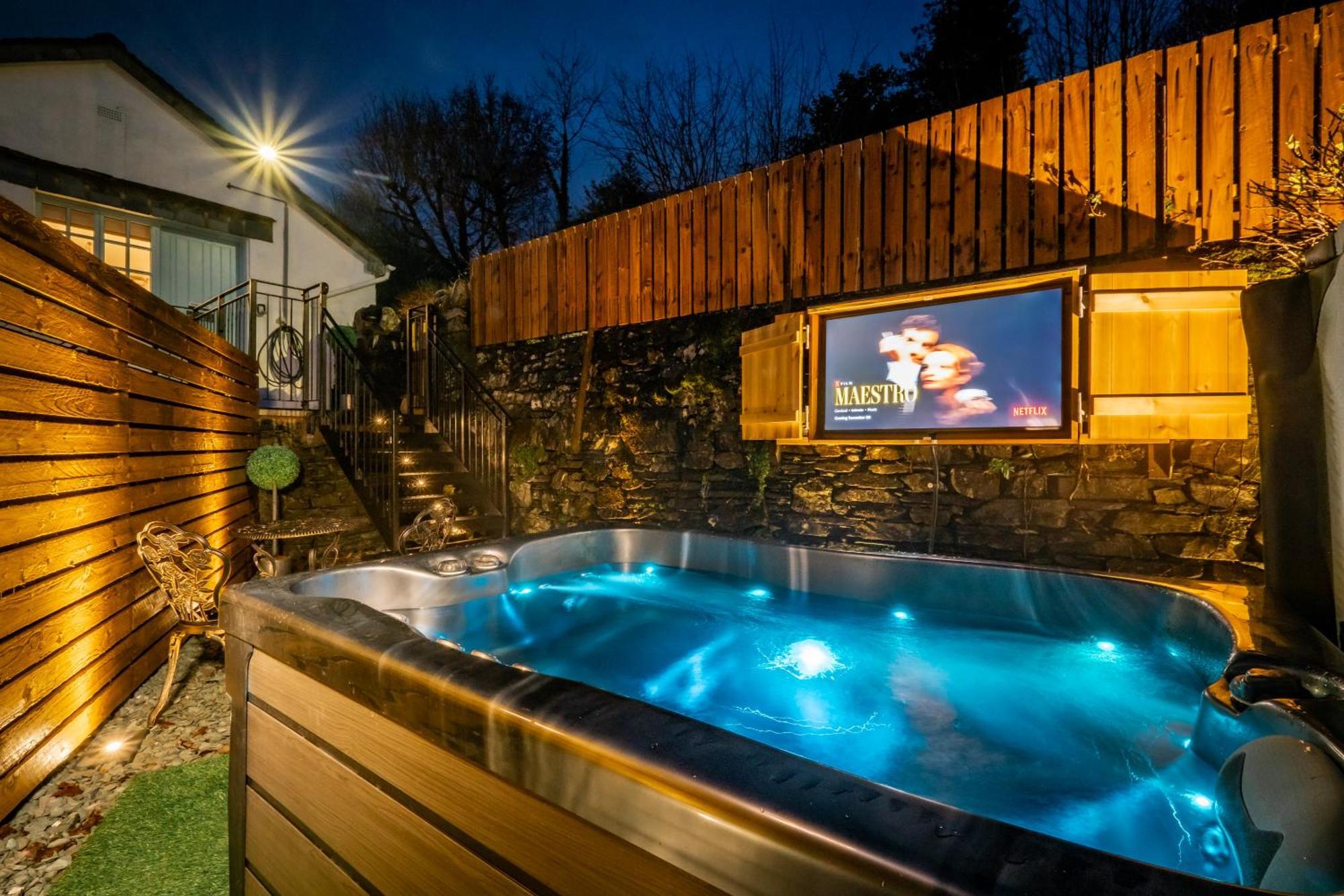 באונס-און-ווינדרמיר Stunning Cottage Grade 2 Listed With Parking And Hot Tub מראה חיצוני תמונה