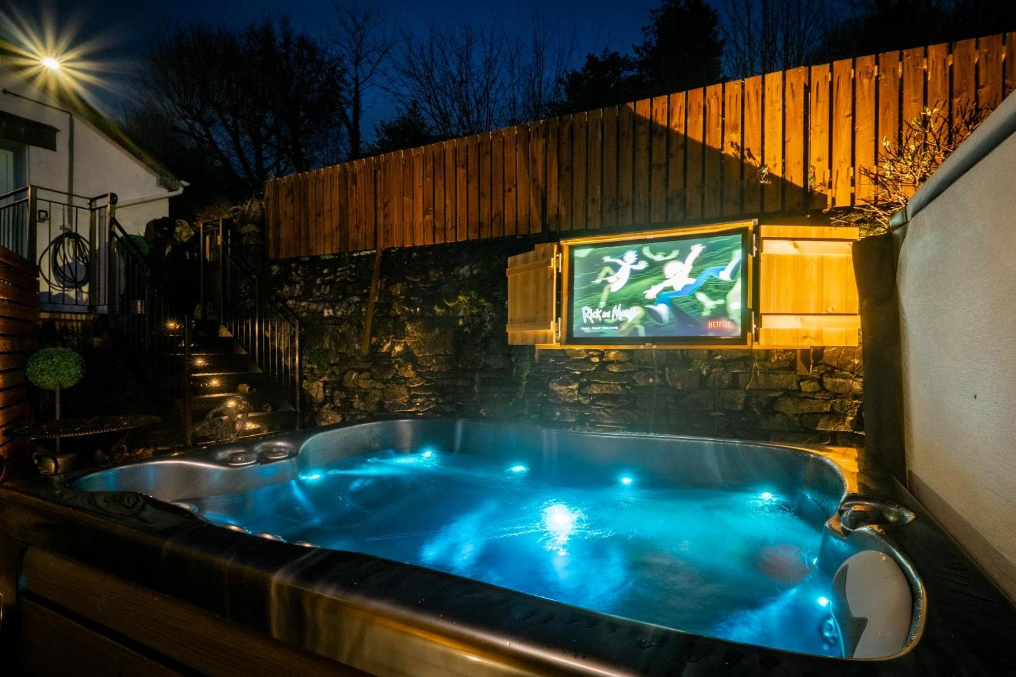 באונס-און-ווינדרמיר Stunning Cottage Grade 2 Listed With Parking And Hot Tub מראה חיצוני תמונה